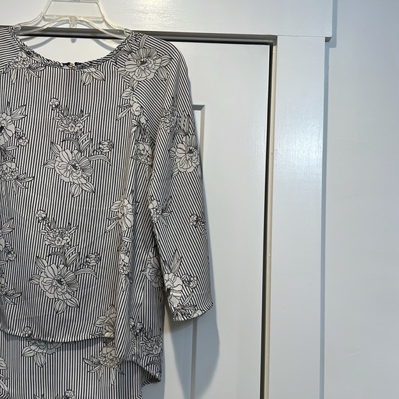 Papermoon Floral Striped Women's Top size small. In excellent condition! - Picture 3 of 9
